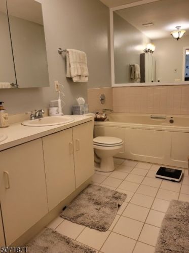 15 Lapis Cir, Town Center NJ 07052-2160 exterior