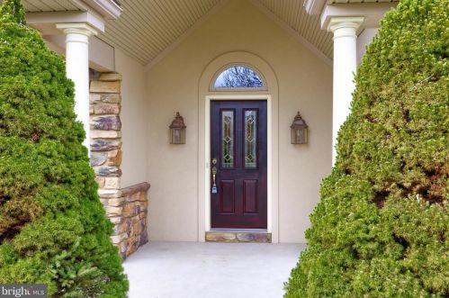 107 Kilgannon Ln, Lancaster PA 17603-9050 exterior