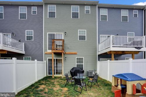 206 Overlook Dr, Hanover PA 17331-9136 exterior