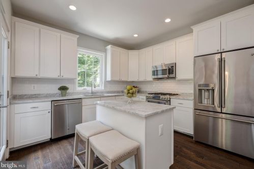 300 Mount Vernon Ave, Alexandria VA  22301-2232 exterior