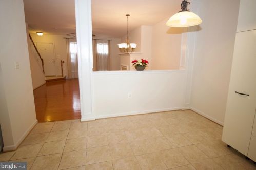 5082 Donovan Dr, Alexandria VA 22304-7755 exterior