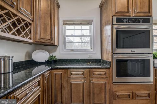 11801 Ambleside Dr, Rockville MD 20854-2109 exterior