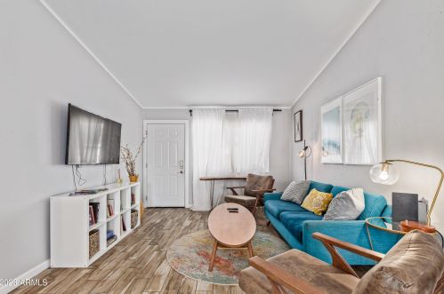 1329 Cholla St, Phoenix AZ 85029-3801 exterior