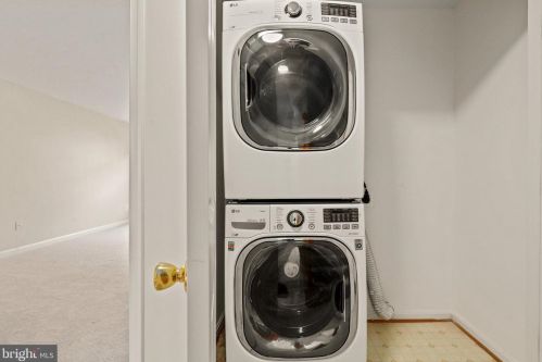 3805 Eisenhower Ave, Alexandria VA 22304-6427 exterior