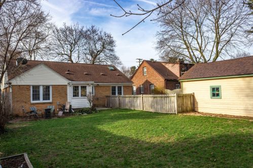 945 Eleanor St, Grand Rapids MI 49505-4305 exterior