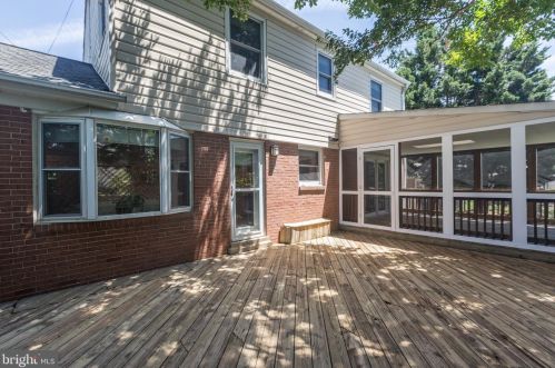 2998 Glenora Ln, Rockville MD 20850-3055 exterior