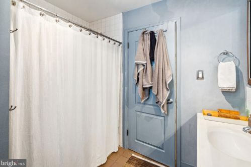 1331 Dickinson St, Philadelphia PA 19147-6211 exterior