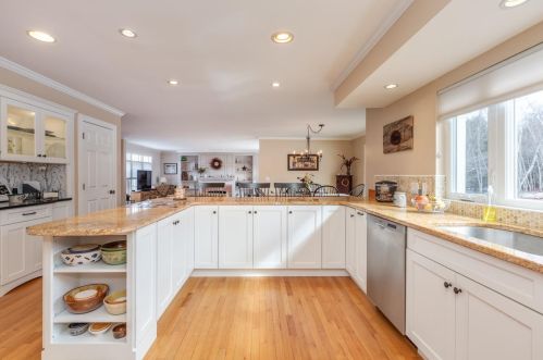 2 Asa Dr, Concord NH  03304-4012 exterior