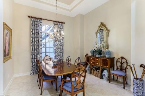 9081 Shenendoah Cir, Naples FL 34113-1665 exterior