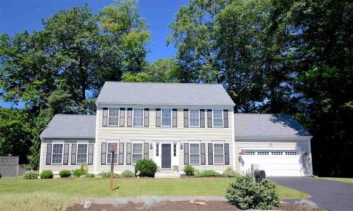 3 Godbout Dr, Concord, NH 03301-8643