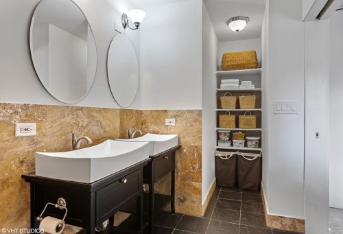 900 Ainslie St, Chicago IL  60640-3829 exterior