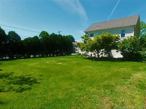 47 Maple St, Manchester CT 06040-5527 exterior