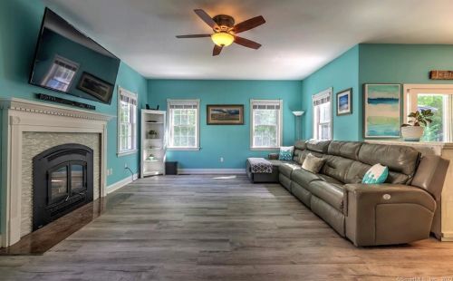 143 Juniper Dr, Milford CT 06461-9118 exterior