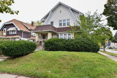 2902 55th St, Milwaukee, WI 53219-3348