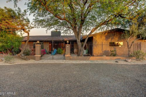 10055 40th St, Phoenix, AZ 85028-4039