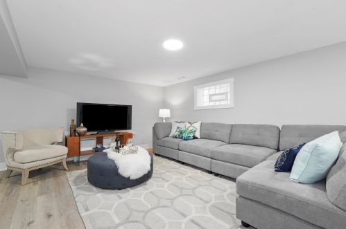 9740 Calumet Ave, Chicago IL 60616-2439 exterior