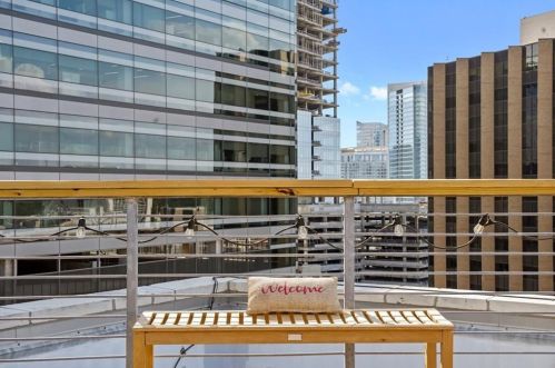 710 Colorado St, Austin TX 78701-3065 exterior