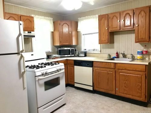 19 Beattie Ave, Middletown NY 10940-4002 exterior