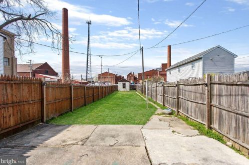 126 Chestnut St, Hanover PA 17331-2244 exterior