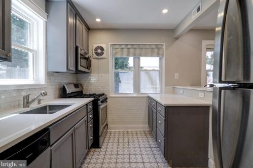 2331 Glendale Ter, Alexandria VA 22303-1907 exterior