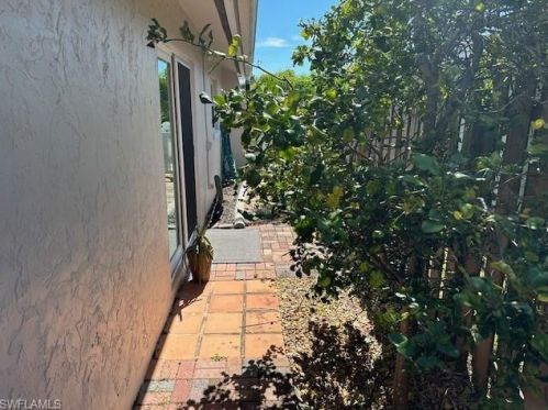 679 110th Ave, Naples FL 34108-1817 exterior