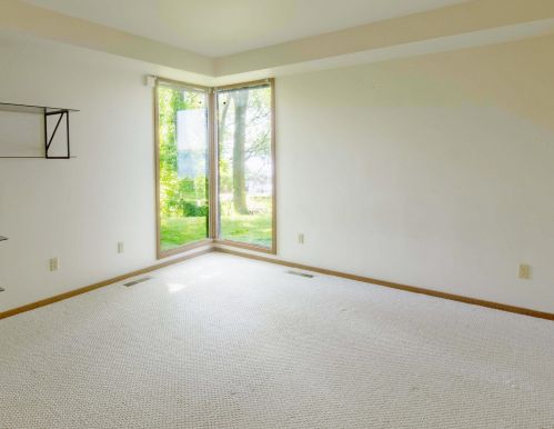 300 Cir Dr, Meskegon MI 49445-2712 exterior