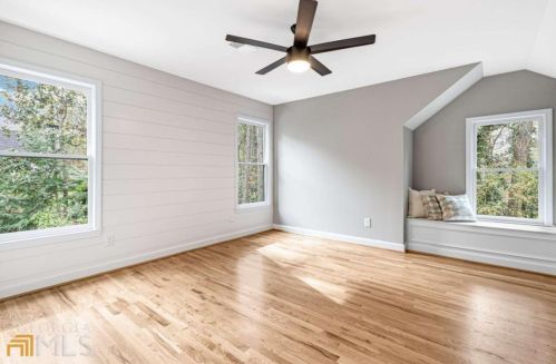 6160 Heards Creek Dr, Atlanta GA  30328-3635 exterior