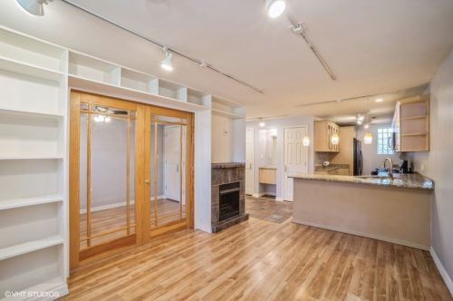 5944 Prairie Ave, Chicago, IL 60637-1322