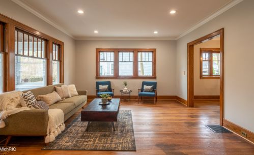 146 Travis St, Grand Rapids MI 49505-4638 exterior