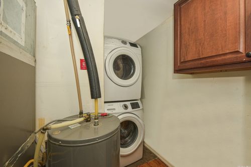 27 Daisy Dr, Bohemia NY 11716-4029 exterior