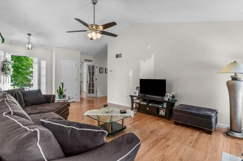 65 Carriage Trl, Middletown RI 02842-7251 exterior