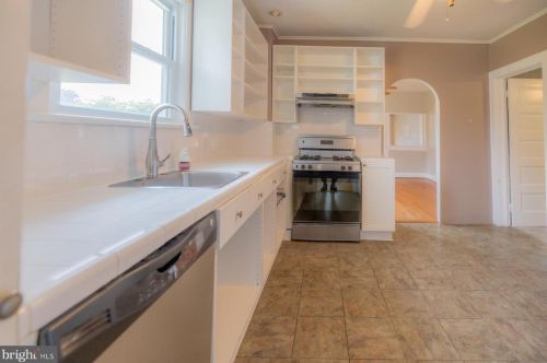 220 Hauser Ave, Trenton NJ 08620-1702 exterior