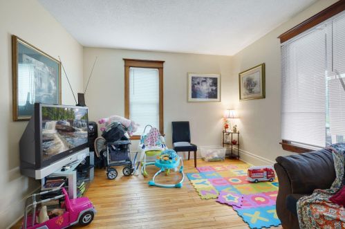 858 Euclid St, Saint Paul, MN 55106-5536