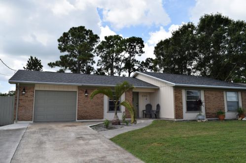 890 Walters Ter, Fort Pierce FL  34983-3987 exterior