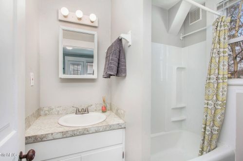 1844 Coit Ave, Grand Rapids MI 49505-4732 exterior