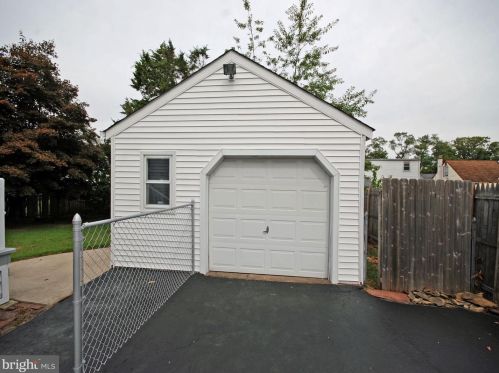 20 Fogarty Dr, Trenton NJ 08619-4320 exterior