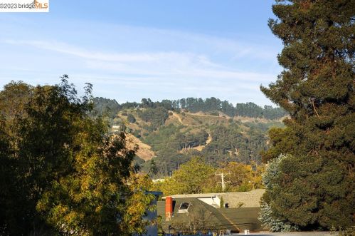 1519 Fairview St, Berkeley CA 94703-2414 exterior