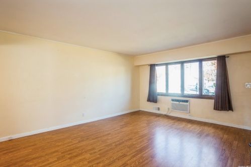 540 18 St, Babylon NY 11704-2201 exterior