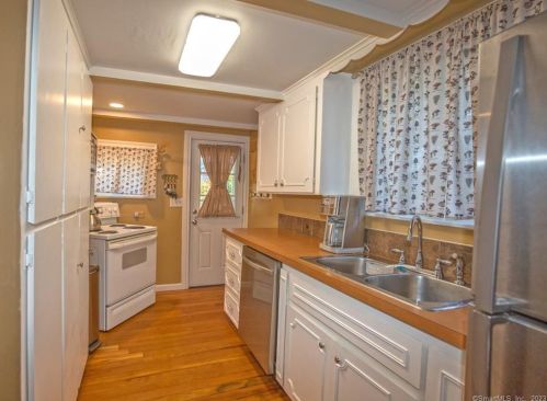 173 Cottage Rd, Enfield CT 06082-2209 exterior