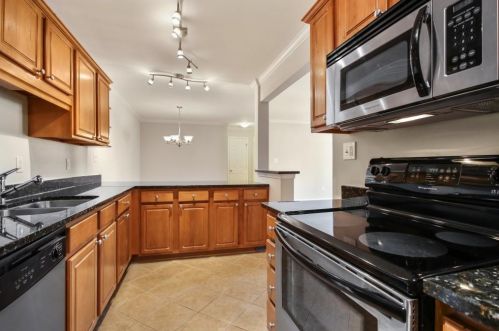 207 Brighton Pt, Atlanta GA 30328-1372 exterior