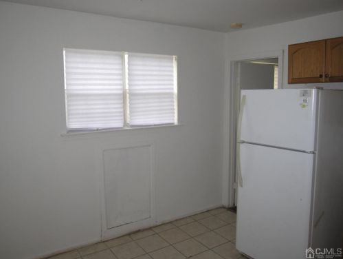 296 College Dr, Edison NJ 08817-5955 exterior