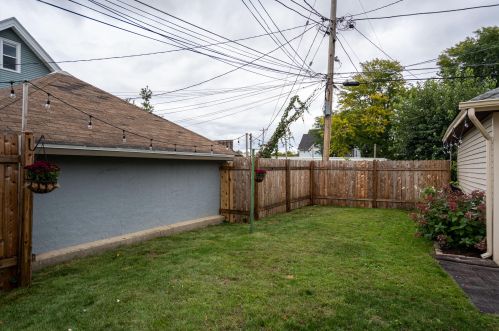 1374 58, Milwaukee WI 53214-5111 exterior