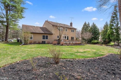 3738 Levy Ln, Huntingdon Valley PA 19006-3108 exterior