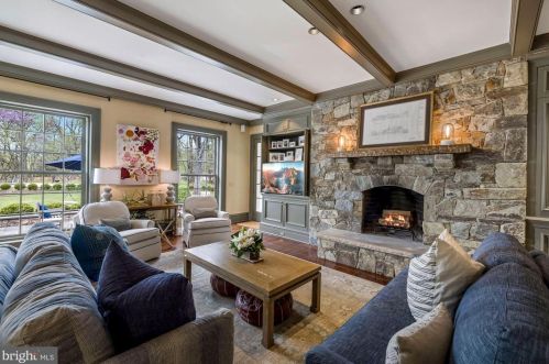 9000 Congressional Pkwy, Rockville MD  20854-4610 exterior