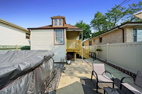11154 Whipple St, Chicago IL 60655-2328 exterior
