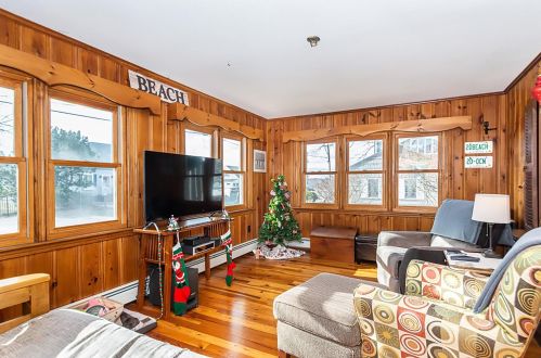 152 Atlantic Ave, Seabrook NH 03874-4828 exterior