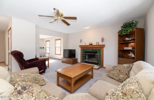 10400 Roger St, Kalamazoo MI 49002-7185 exterior