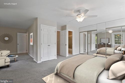 8284 Clifton Farm Ct, Alexandria VA  22306-3265 exterior