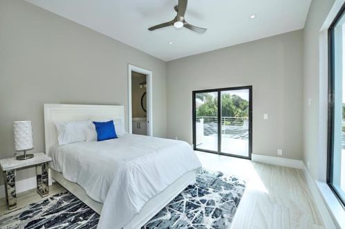 3860 Crayton Rd, Naples FL 34103-3576 exterior