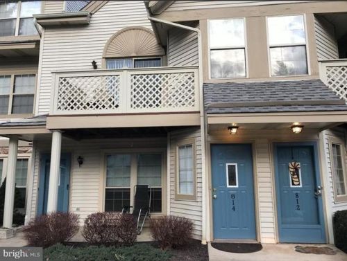 814 Foxmeadow Dr, Limerick PA  19468-1536 exterior